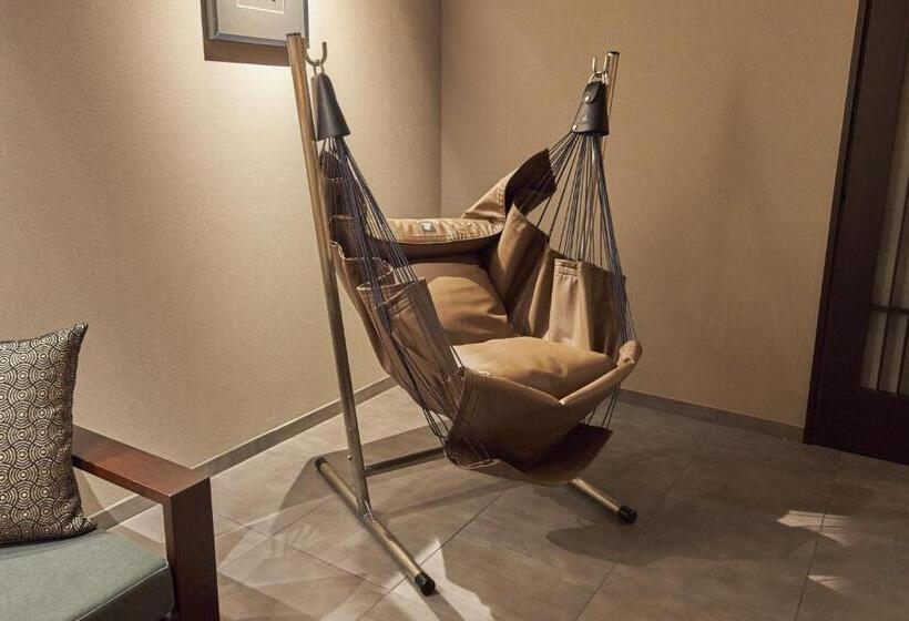 스위트 킹사이즈 침대, Sake Kura Hotel 川崎宿