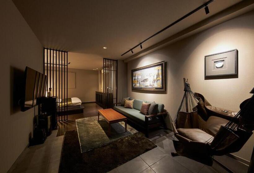 스위트 킹사이즈 침대, Sake Kura Hotel 川崎宿