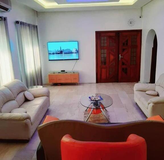 سوییت لوکس, Somek Homes2