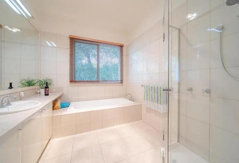 バス共有のスタンダードルーム, 6 Bdrs Villa With Pool & Tennis Court