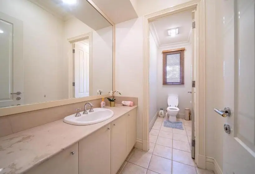 バス共有のスタンダードルーム, 6 Bdrs Villa With Pool & Tennis Court