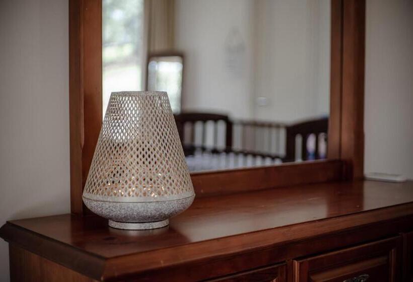 غرفة قياسية حمام مشترك, 6 Bdrs Villa With Pool & Tennis Court