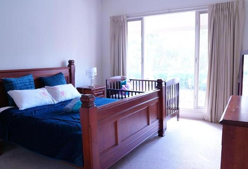 غرفة قياسية حمام مشترك, 6 Bdrs Villa With Pool & Tennis Court