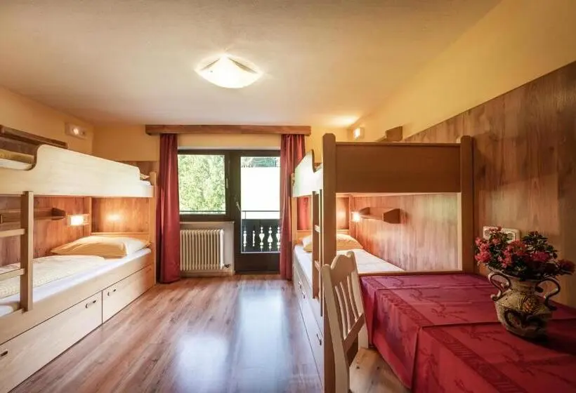 スタンダード４人部屋, Berghütte Burgweghof Jugendgästehaus