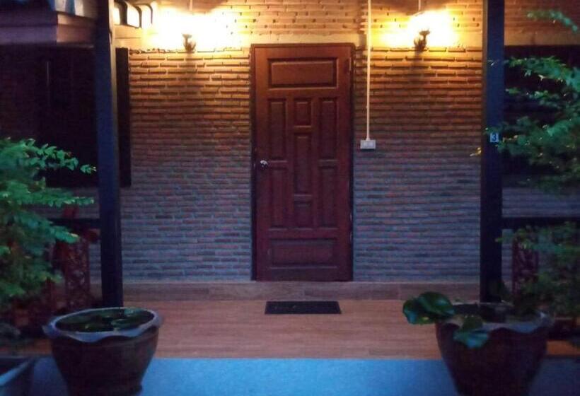 Номер Стандарт с Балконом, Baan B&b Sukhothai