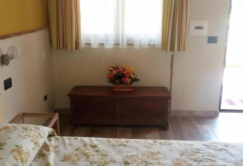 חדר סטנדרט עם מיטת קינג, La Collina Di Montecchio