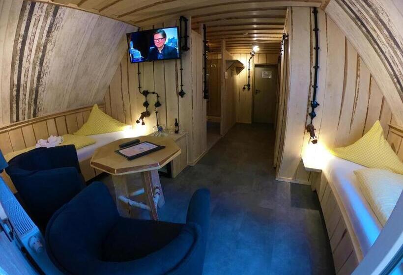 غرفة قياسية مزوَّدة بشُرفة, Erlebnishotel & Restaurant Fichtenhäusel Am Pöhlagrund