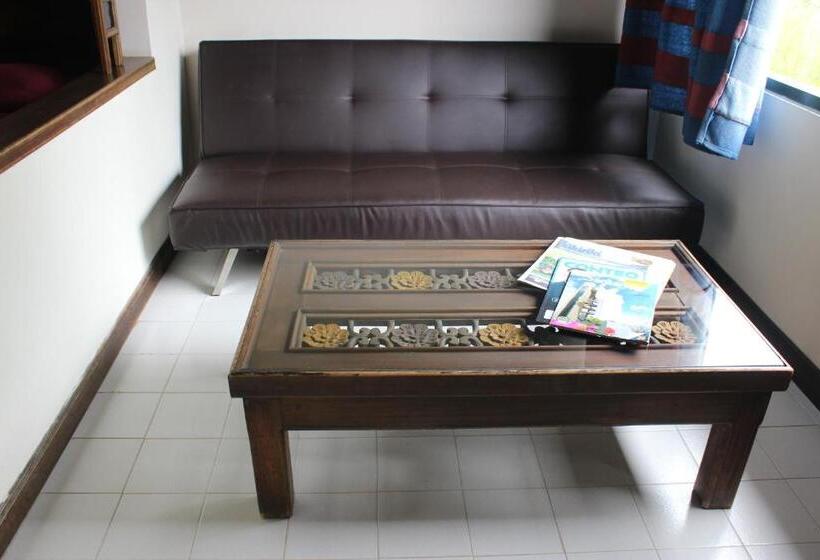 غرفة قياسية, Acuarela