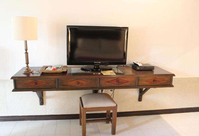 غرفة قياسية رباعية, Acuarela