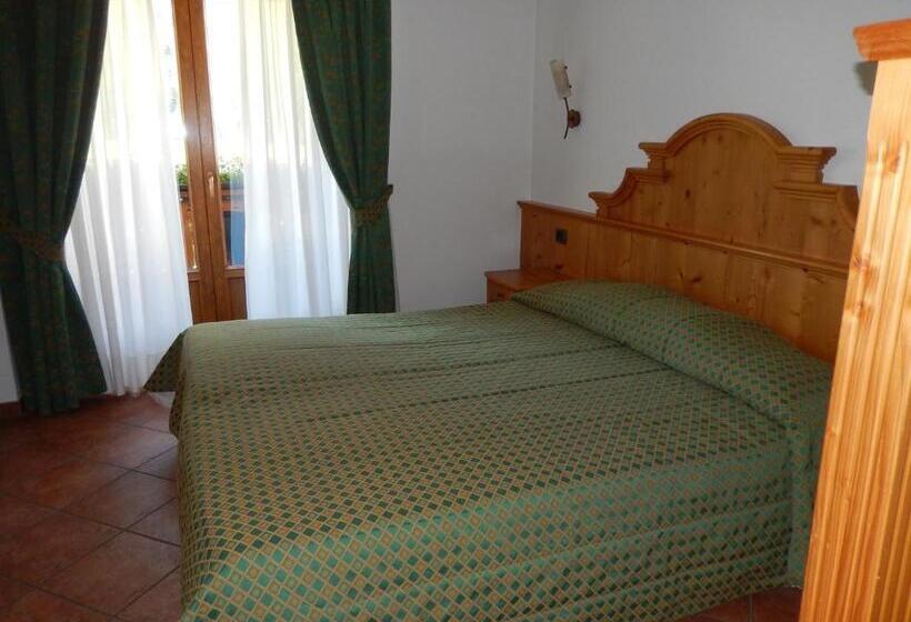 اتاق استاندارد با چشم‌انداز کوهستان, Albergo Du Soleil