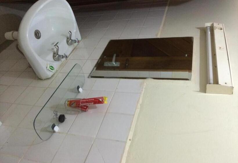 اتاق استاندارد, Kilimanjaro Crane Hotels & Safaris