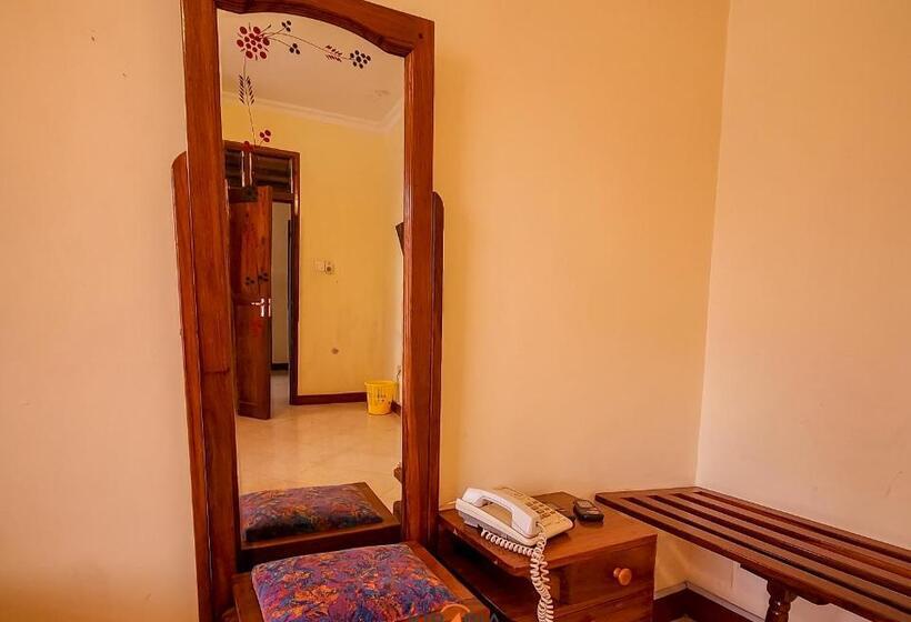 سوییت, Kilimanjaro Crane Hotels & Safaris