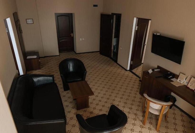 اتاق خانوادگی, Medeu