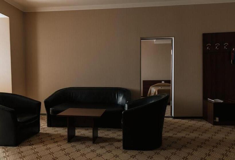 اتاق خانوادگی, Medeu