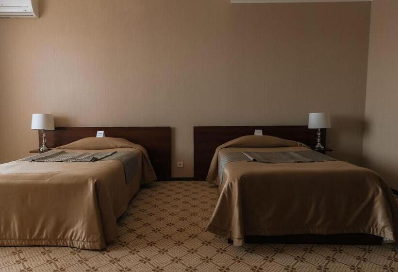 اتاق خانوادگی, Medeu