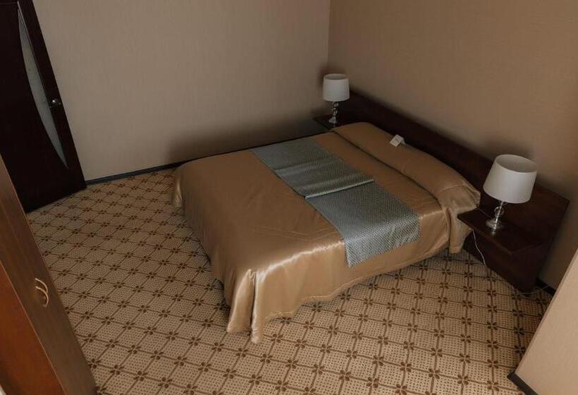 اتاق خانوادگی, Medeu