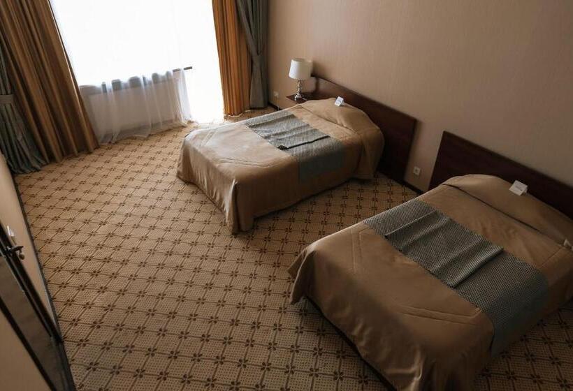 اتاق خانوادگی, Medeu