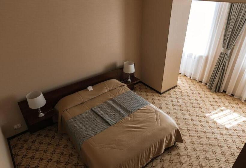 اتاق خانوادگی, Medeu