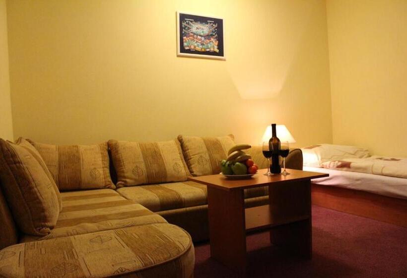 家庭间, Penzión Limba Donovaly