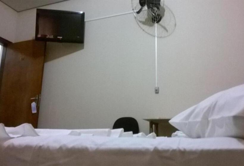 Номер Deluxe, Uni