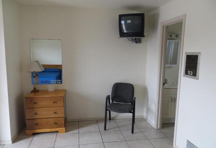 带2个双人床的标准工作室, White Sands Inn, Marina, Bar & Grill