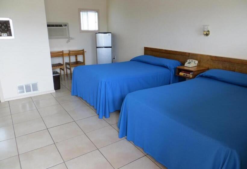 带2个双人床的标准工作室, White Sands Inn, Marina, Bar & Grill