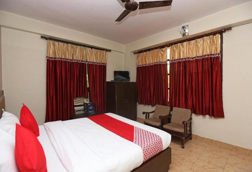 חדר קלאסי לשלושה, Shri Krishna Junction