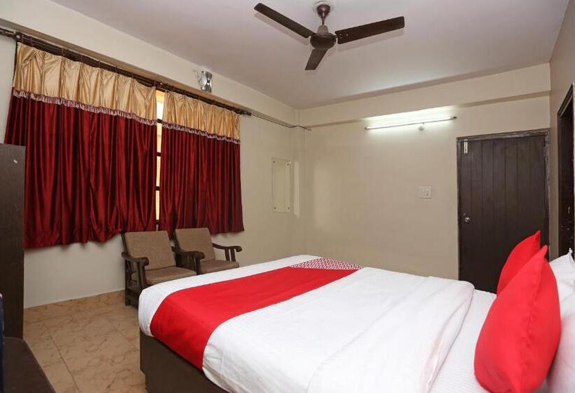 חדר קלאסי לשלושה, Shri Krishna Junction