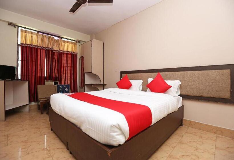 חדר קלאסי לשלושה, Shri Krishna Junction