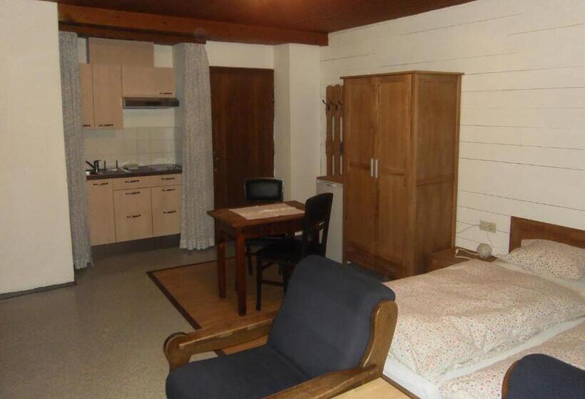 스탠다드 발코니 스튜디오, Binderhof