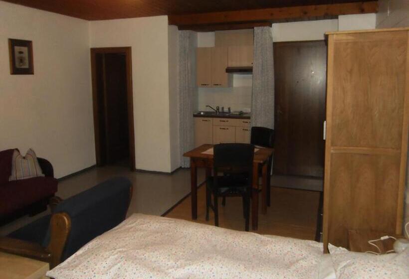 스탠다드 발코니 스튜디오, Binderhof