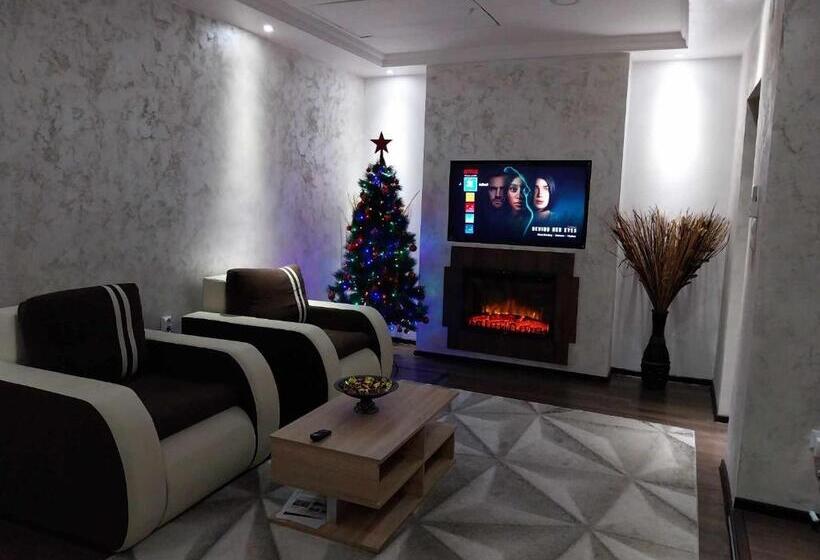 Дом 2 Спальни, Dominic House