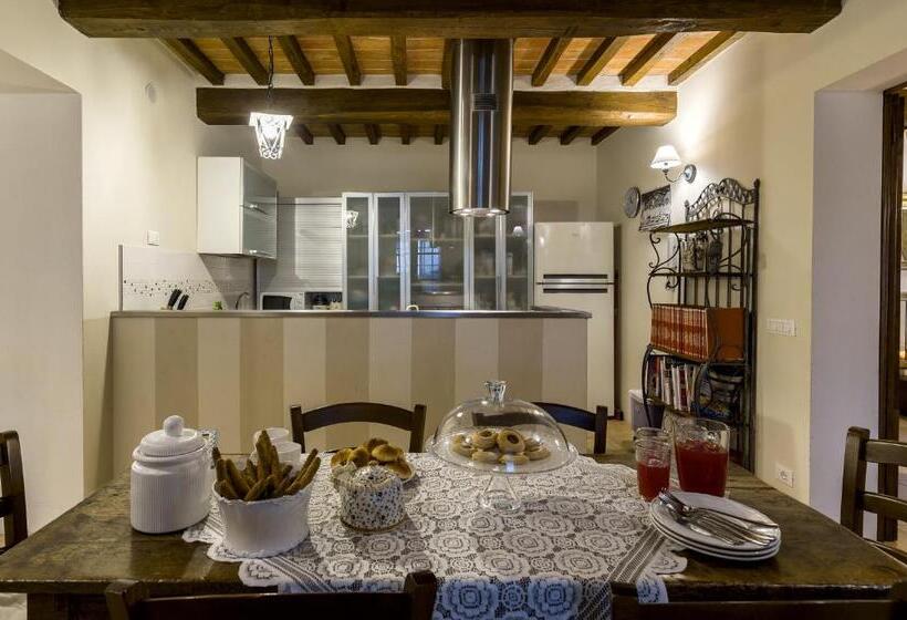 小型套房, La Rugantina