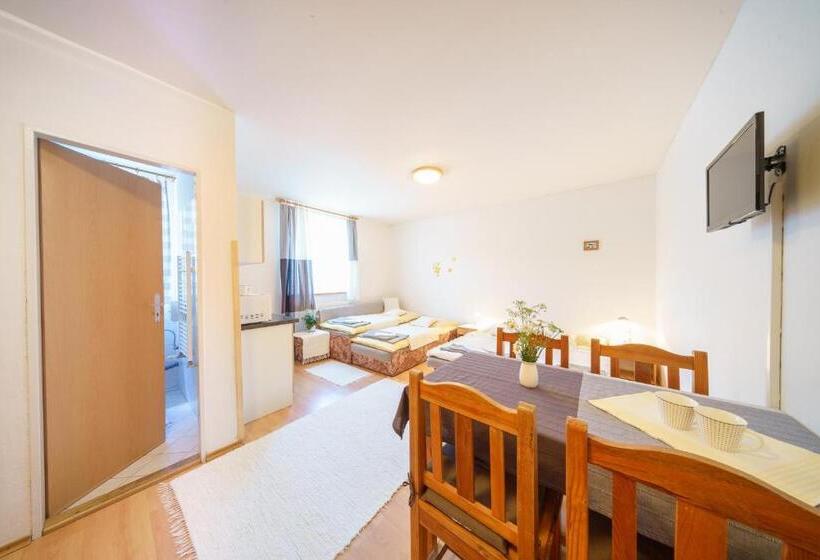 标准三人间, Penzión U Marsa