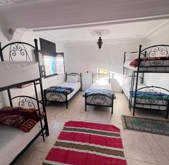 Кровать в Общей Комнате, Dinosaur Anza Surf House