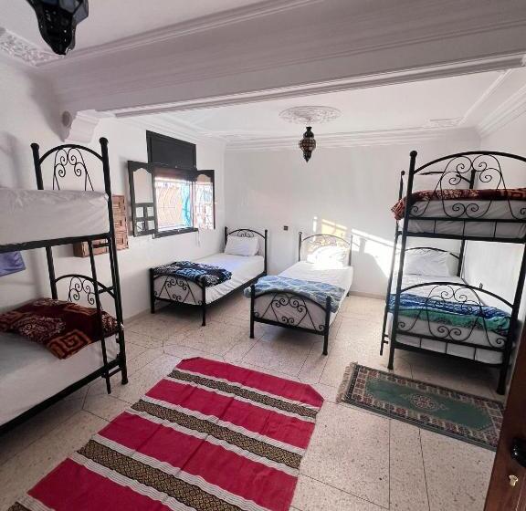 Кровать в Общей Комнате, Dinosaur Anza Surf House