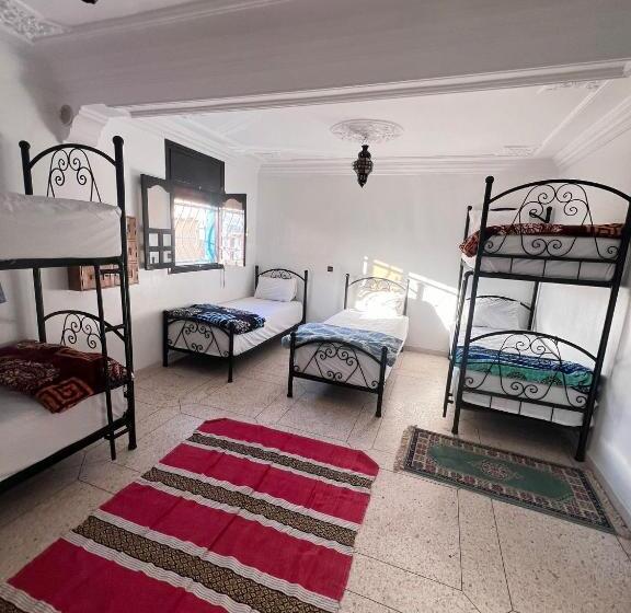 Кровать в Общей Комнате, Dinosaur Anza Surf House