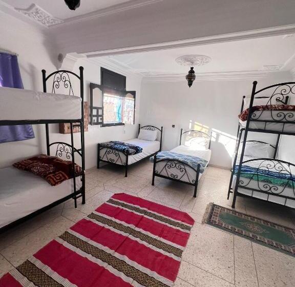 Кровать в Общей Комнате, Dinosaur Anza Surf House