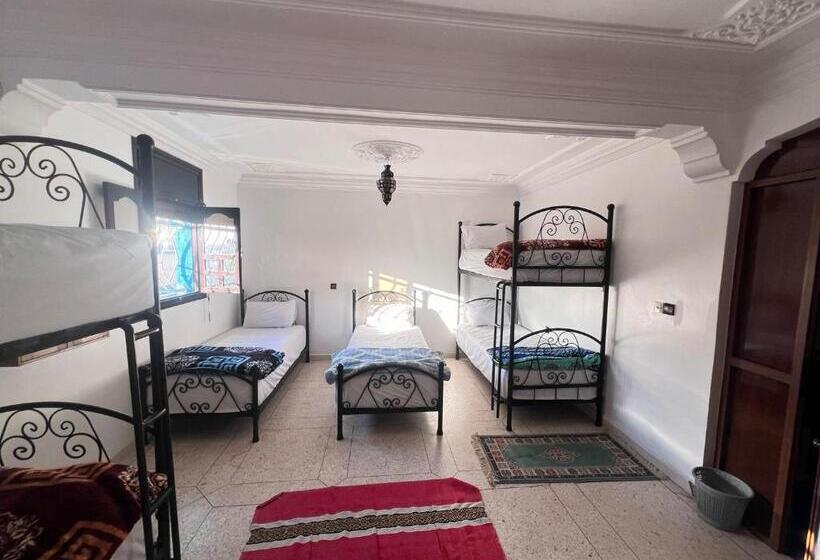 Кровать в Общей Комнате, Dinosaur Anza Surf House