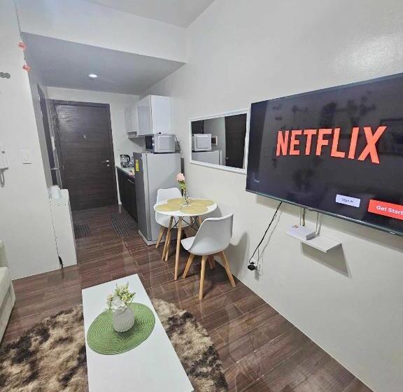 스위트, Austria Suites At Air Residences