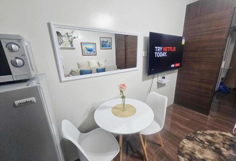 스위트, Austria Suites At Air Residences