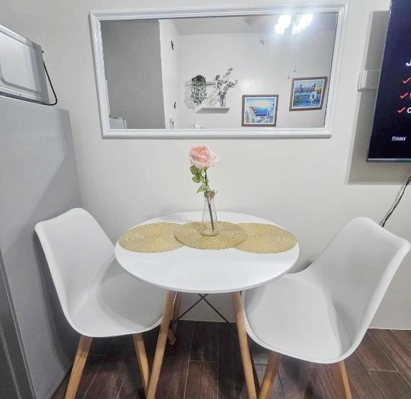 스위트, Austria Suites At Air Residences