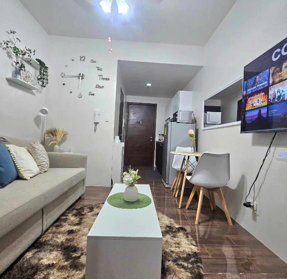 스위트, Austria Suites At Air Residences