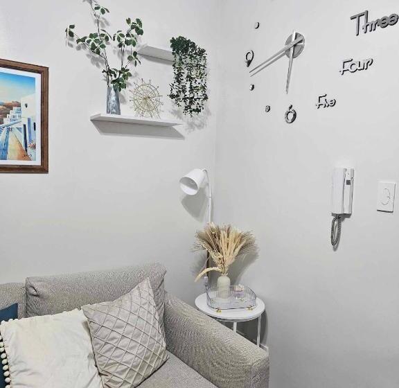 스위트, Austria Suites At Air Residences