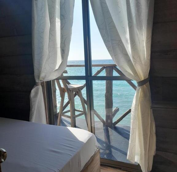 オーシャンビュースタンダードルームバルコニー付き, Mi Cabañita Guest House