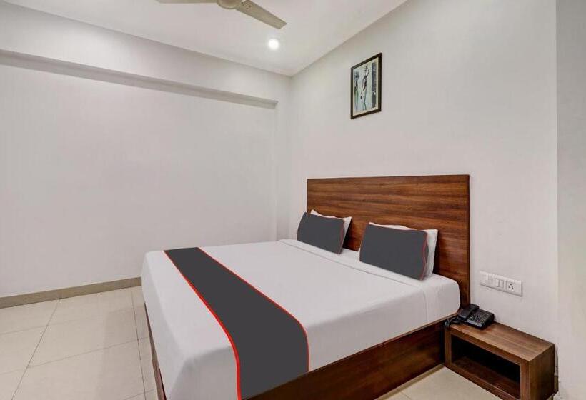 トリプルクラシックルーム, Collection O Hotel Colossal Inn