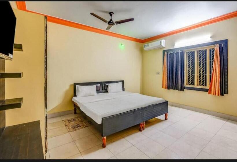 带大床的豪华间, Moon Chakra Tirtha Road Puri