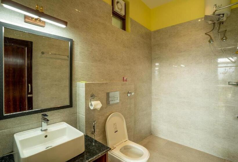 غرفة عائلية, Divine By The Lake Hill