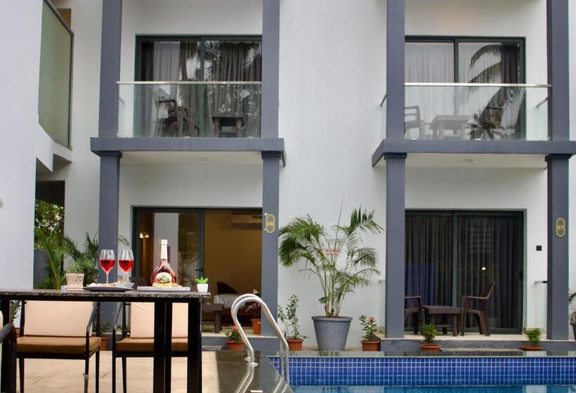 غرفة قياسية مزوَّدة بشُرفة, Grand Opulence Morjim Bliss Beach Resort