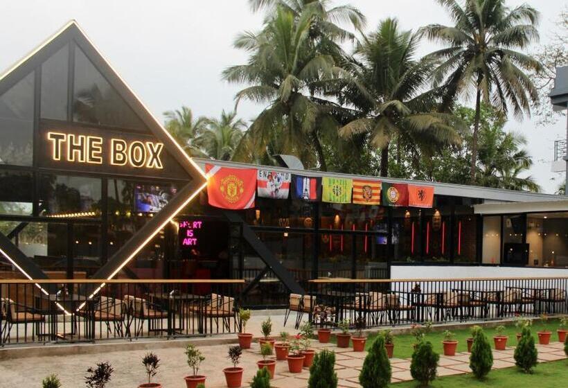 غرفة قياسية مزوَّدة بشُرفة, Grand Opulence Morjim Bliss Beach Resort